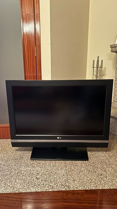 Televisão LG com suporte