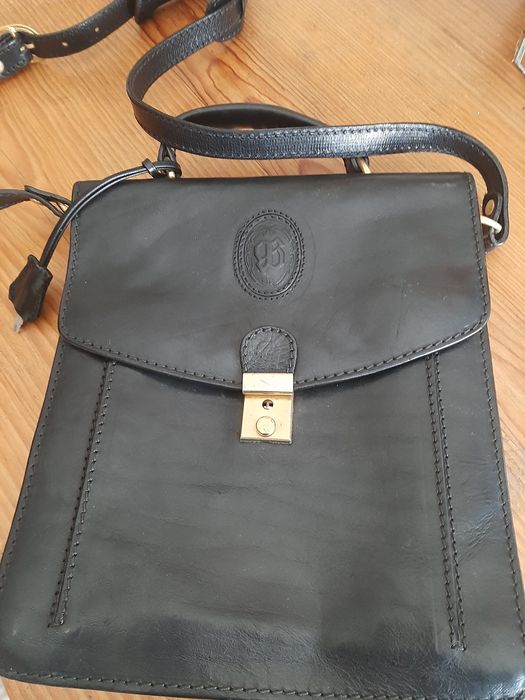 Bolsa de homem,em pele, preta, marca Belcinto, forrada a tecido