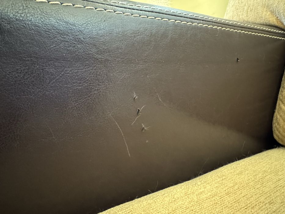 Sofa em pele e tecido