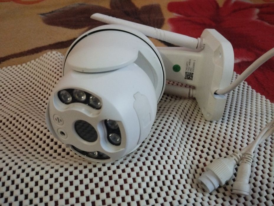 Продам уличную камеру видеонаблюдения , поворотная, купольная.