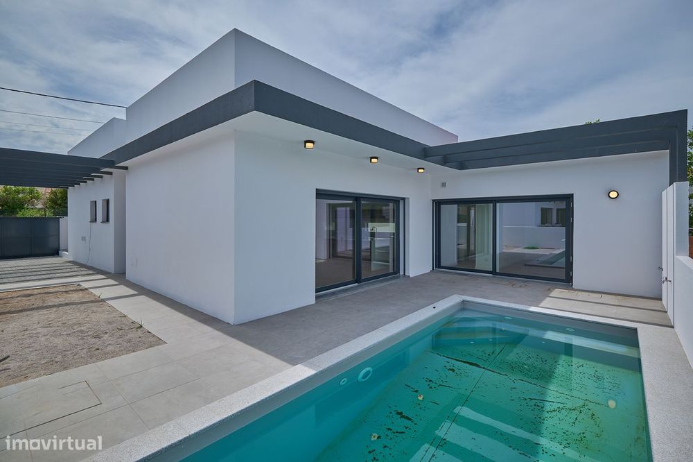 Moradia Térrea V3+1 c/Piscina - Fernão Ferro