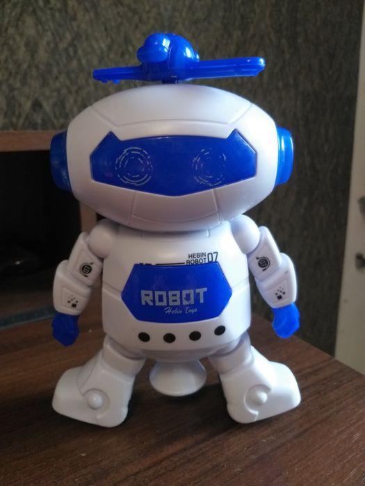 Музичний танцюючий робот