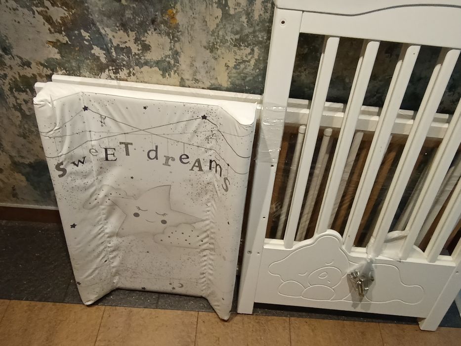 Łóżeczko z przewijakiem