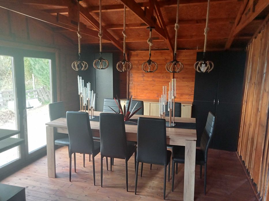 Mesa de jantar em excelente estado para família numerosa (até 14 pessoas)