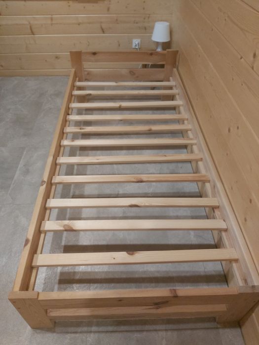 Sosnowe łóżko 90×200