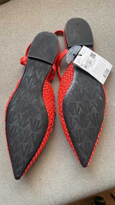 Червоні туфлі босоніжки слінгбеки mango