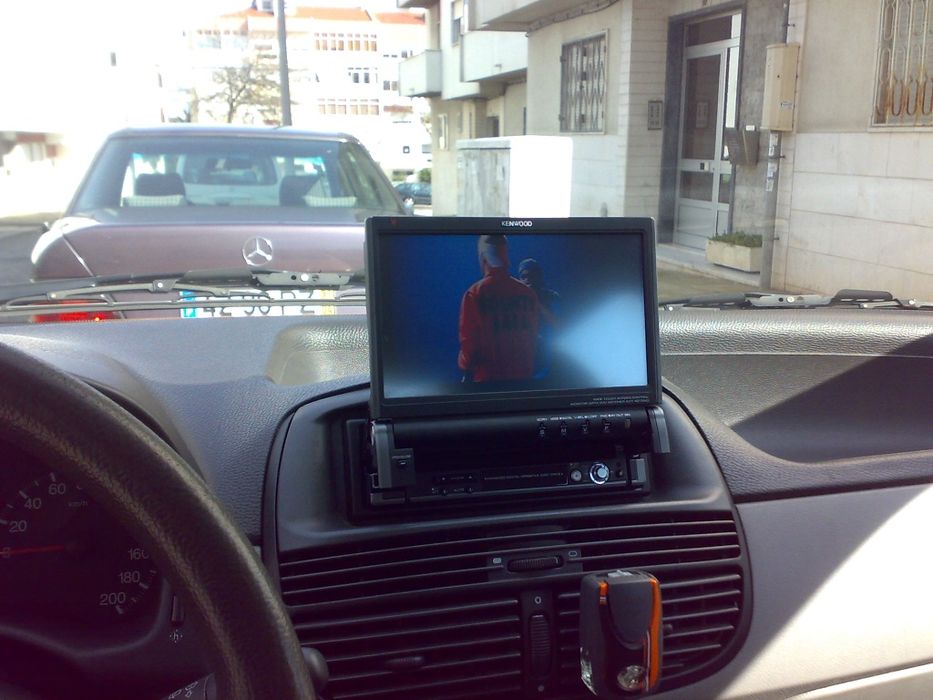 Sistema multimédia TV Kenwood KVT 627 DVD