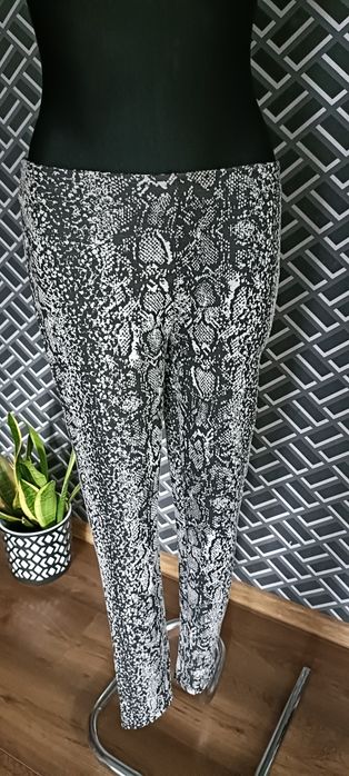 Nowe szare legginsy