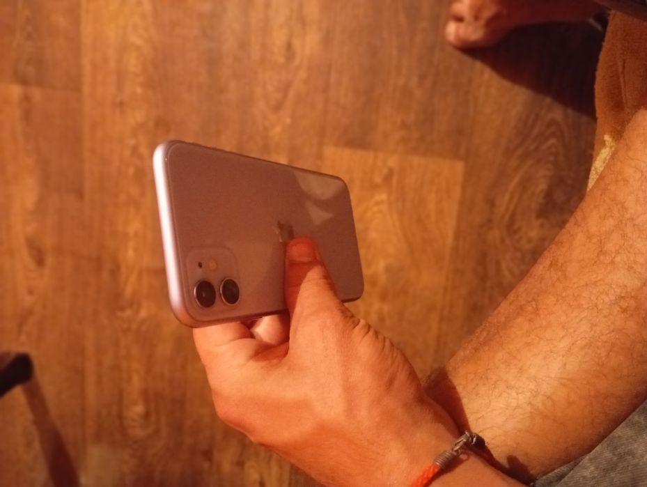 Продам Айфон 11 пам