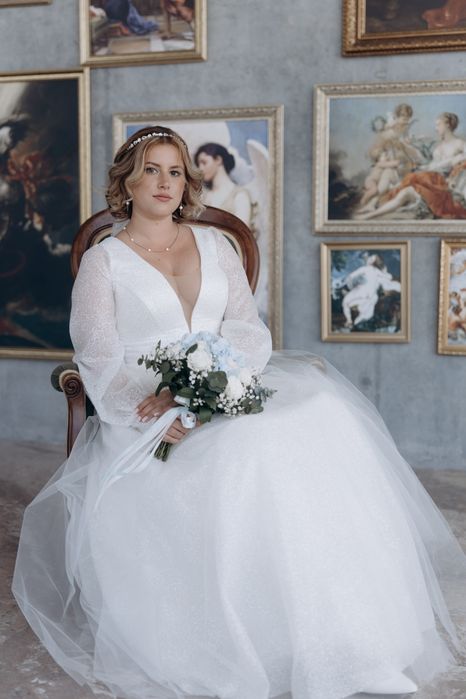 Шикарна весільна сукня 56 розміру з корсетом