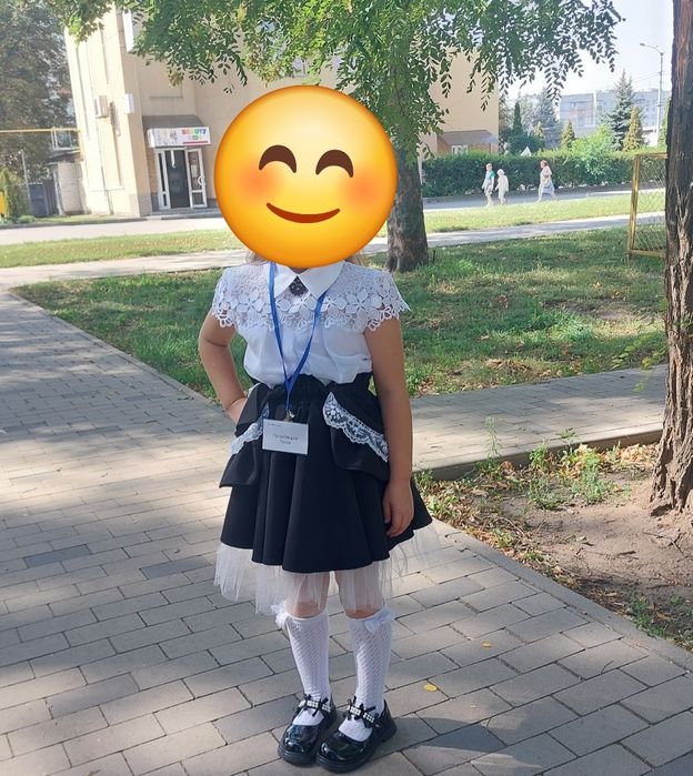 Шкільна форма для дівчинки на 1 вересня