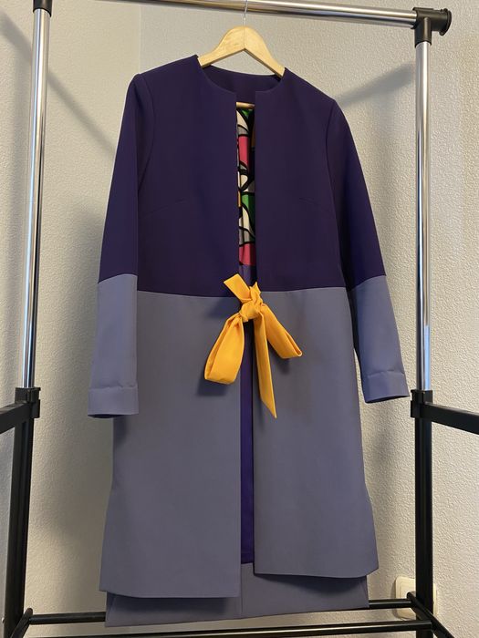 Модне пальто з яскравим акцентом — ідеальний стан!