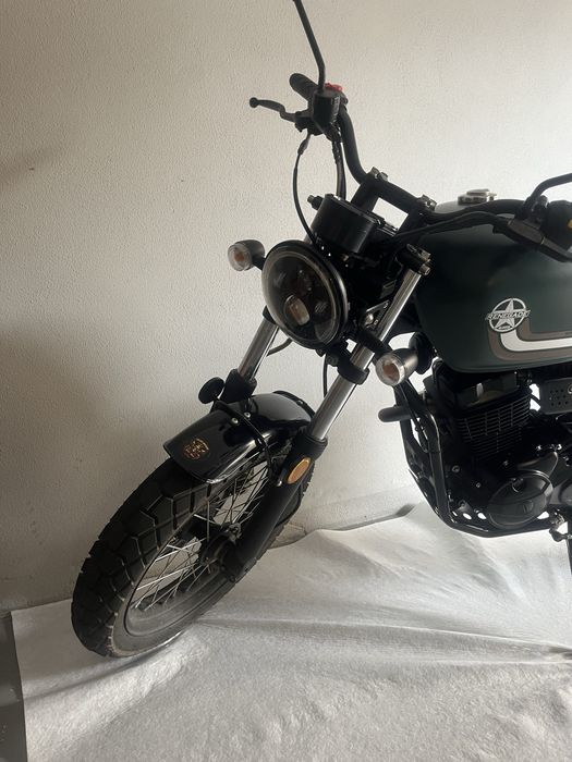 UM scrambler X Naked 125