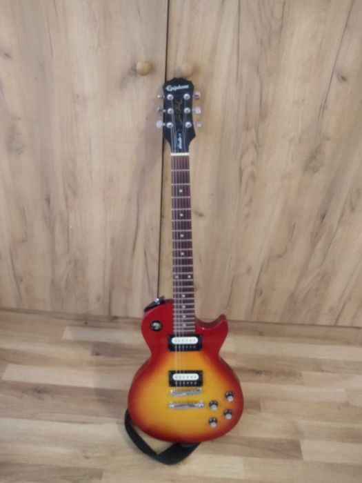 Продам електрогітару