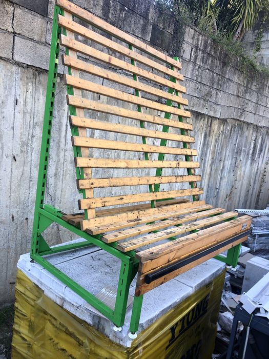 Expositor de fruta 1.30 mt armação em ferro e ripado em madeira