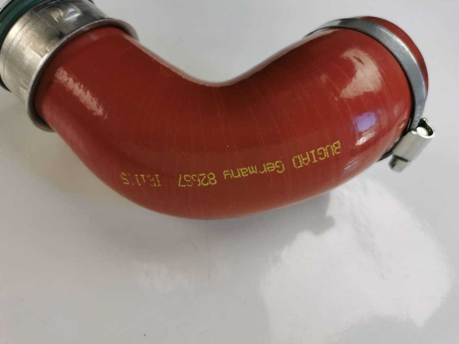 Bugiad 82667 Przewód powietrza doładowującego nowy wraz z opaską.