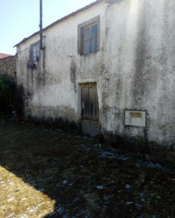 Casa rustica no Centro de Moimentinha