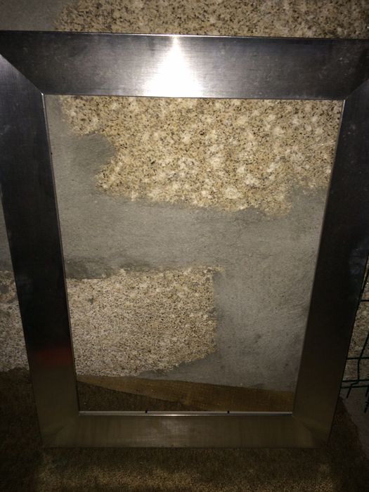 Moldura prateada em madeira