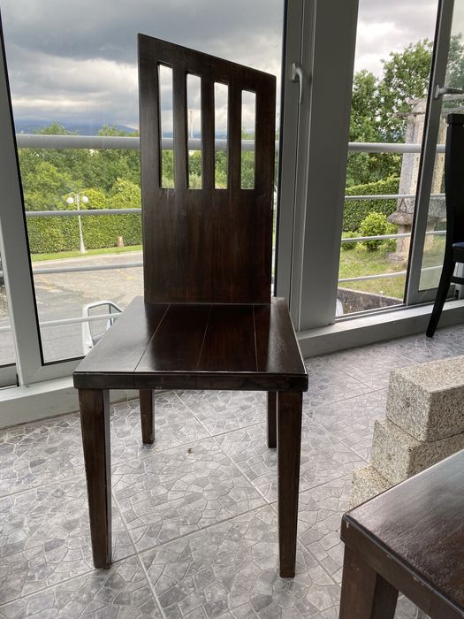 Cadeiras de madeira maciça