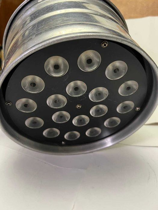 Светодиодный прожектор HALO LED PAR64 18Q4