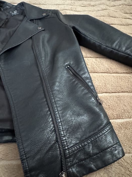Жіноча шкіряна куртка