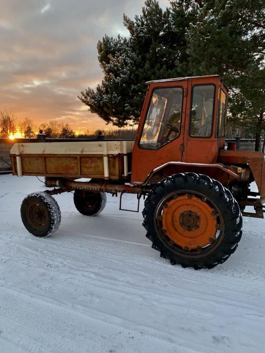 Продається трактор т16.