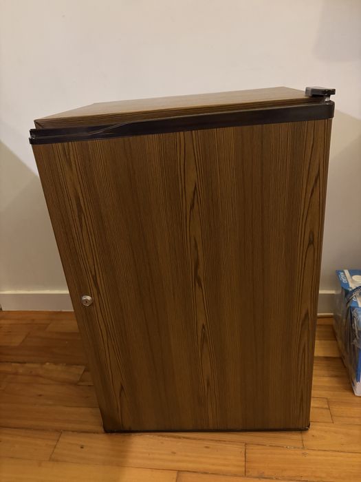 Mini frigorífico usado em bom estado