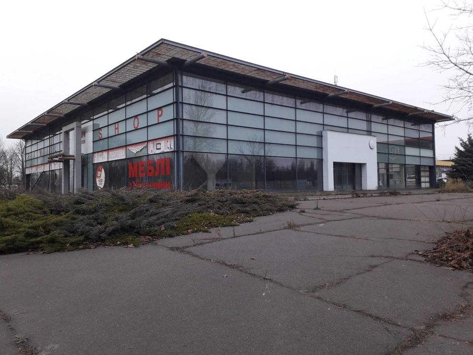 Продам приміщення автосалону