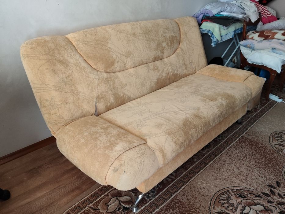 Продам старий розкладний диван