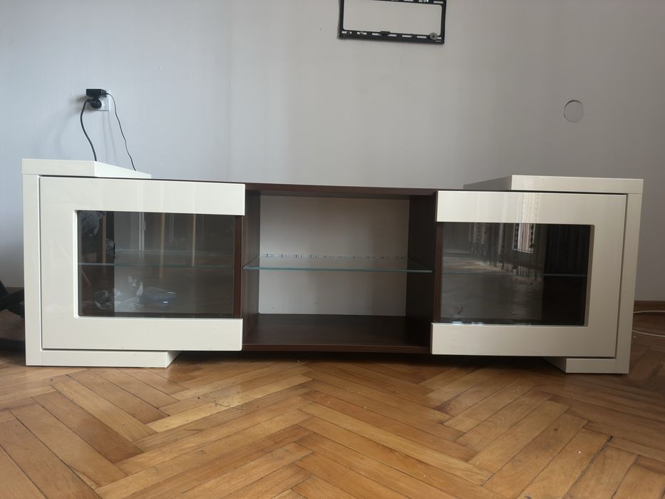Szafka RTV z podświetleniem LED