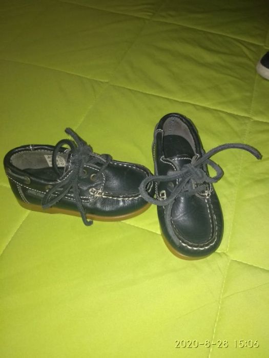 Botas e sapatos criança
