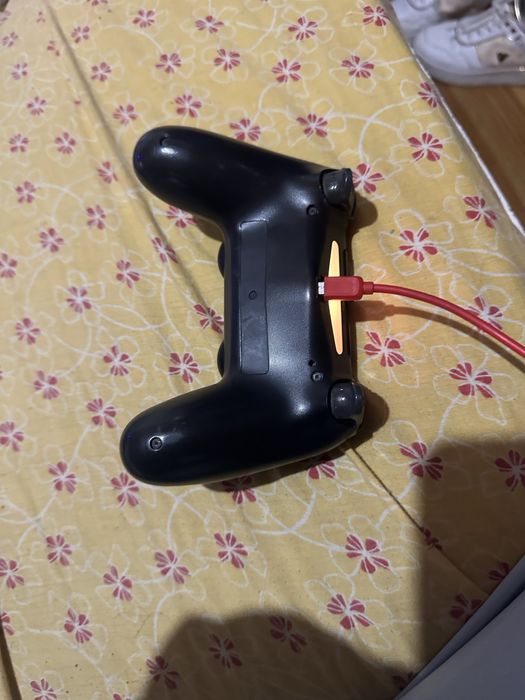 PS4 Controller in Good Condition64740676523907121