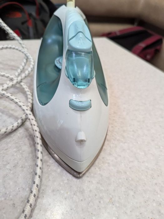 Праска. Утюг Moulinex