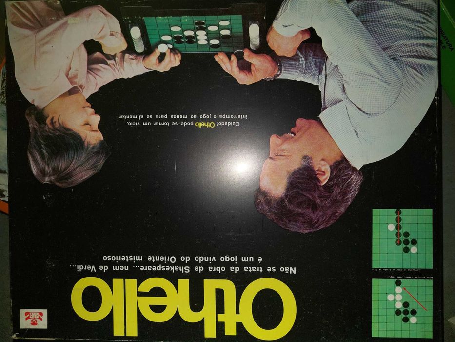 2 Jogos de tabuleiro antigos (vintage) - Struggle e Othello na caixa!