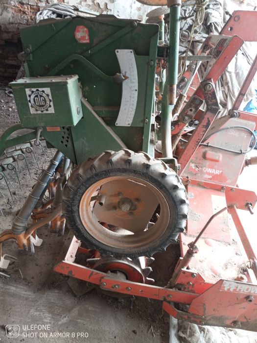 Agregat uprawowo-siewny Howard 2,5 siewnik Amazone D7