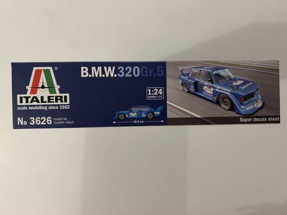 Samochód BMW 320 model Italeri 3626