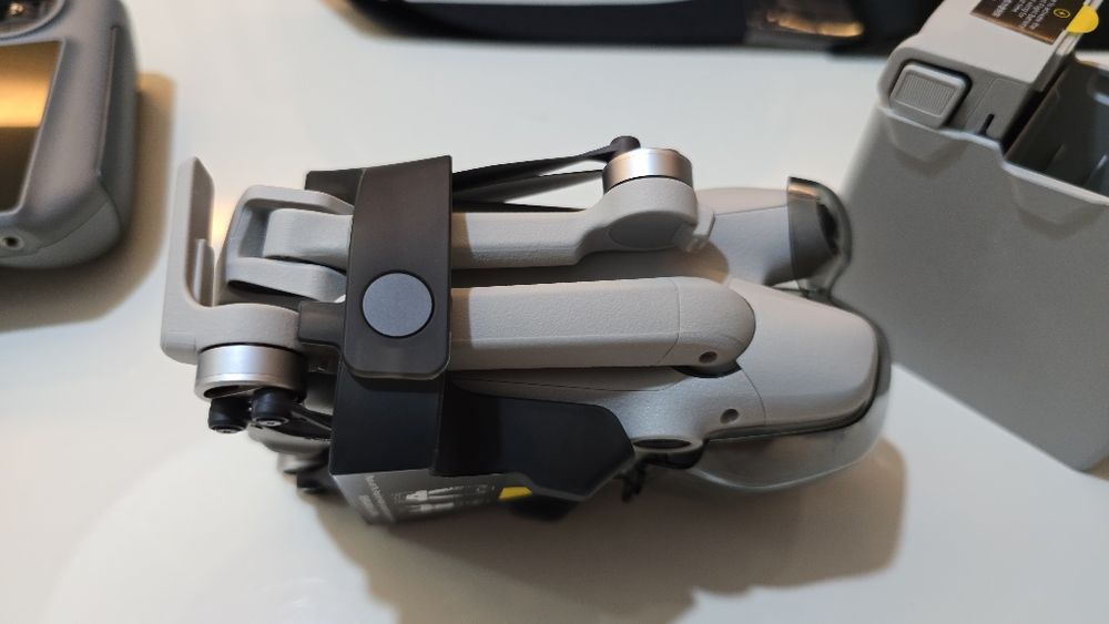 DJI Mini 4 Pro Fly More Combo c/ DJI RC 2 + Care Refresh e 3 baterias