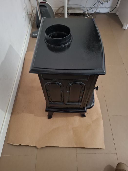 Salamandra a Lenha de Ferro Fundido em Excelente Estado