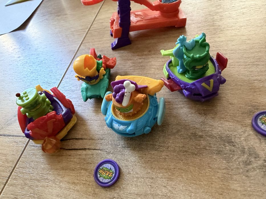 Super zings pojazdy wraz z figurkami