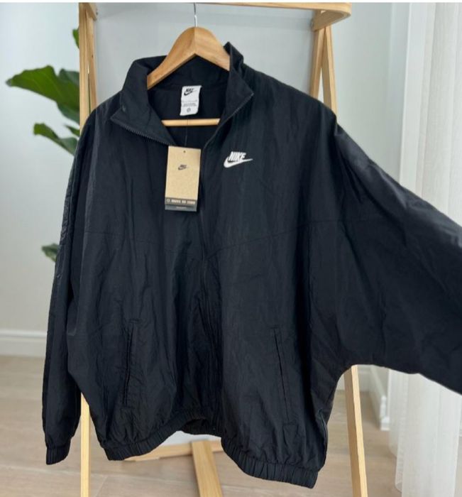 Вітровка жіноча Nike