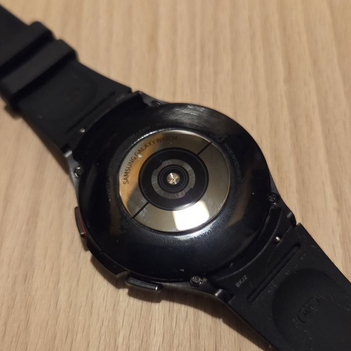 Samsung Galaxy Watch4 LTE + etiu