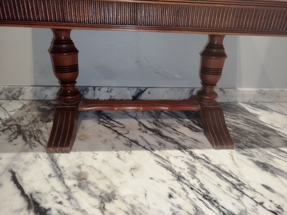 Mesa baixa de madeira antiga negociável