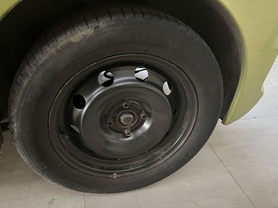 Продам комплект дисков шини 205/55 r16 или без срочно