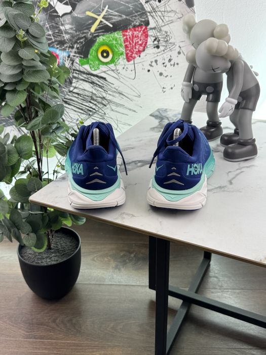 Кросівки Hoka Arahi 6 42 розмір Е16405