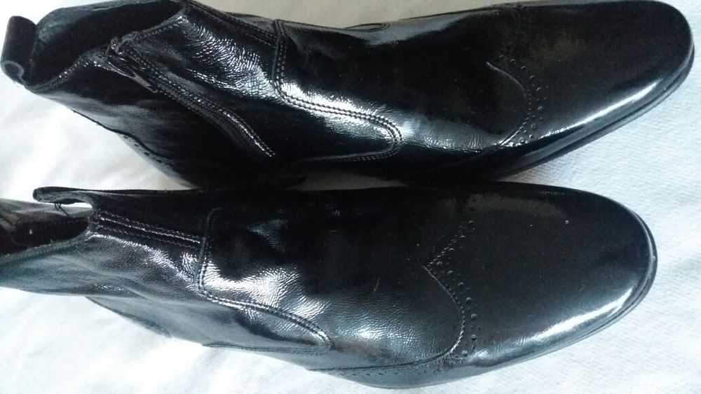 Sapatos em pele ( couro ) homem tamanho 41/42 novos em caixa