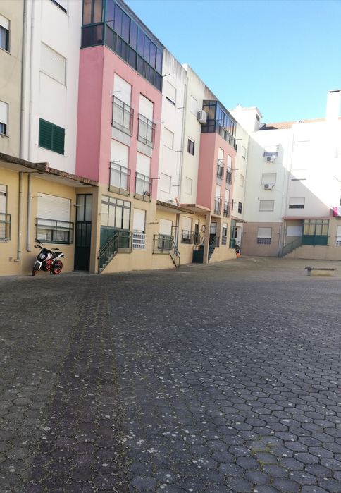 Apartamento t2 remodelado, na  avenida da liberdade, Baixa da Banheira
