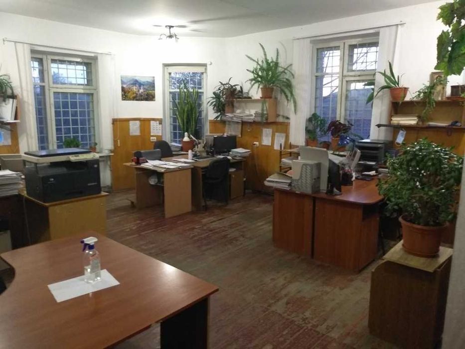 Продаж будівлі площею 810 кв / м
