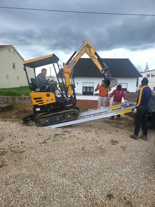 Aluguer Mini - Giratoria com Manobrador / Dmolições Terraplanagens