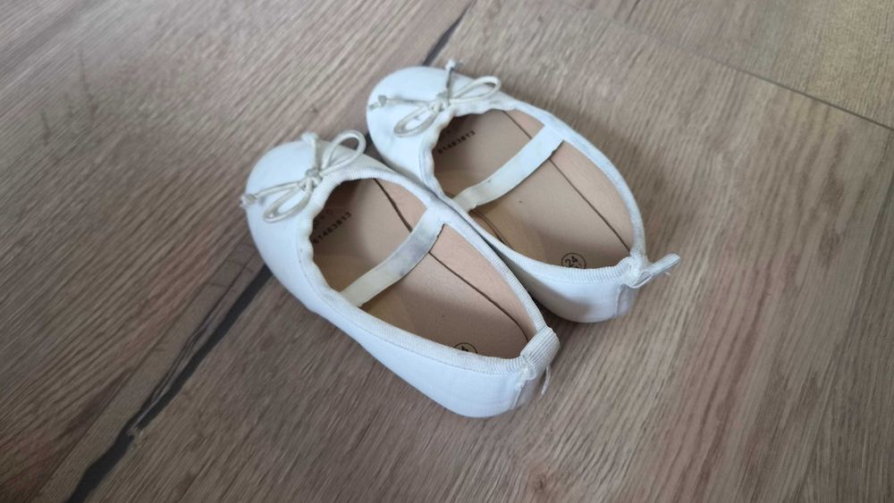 Baleriny Balerinki Rozmiar 24 Wpadajace w Biel Biale h&m