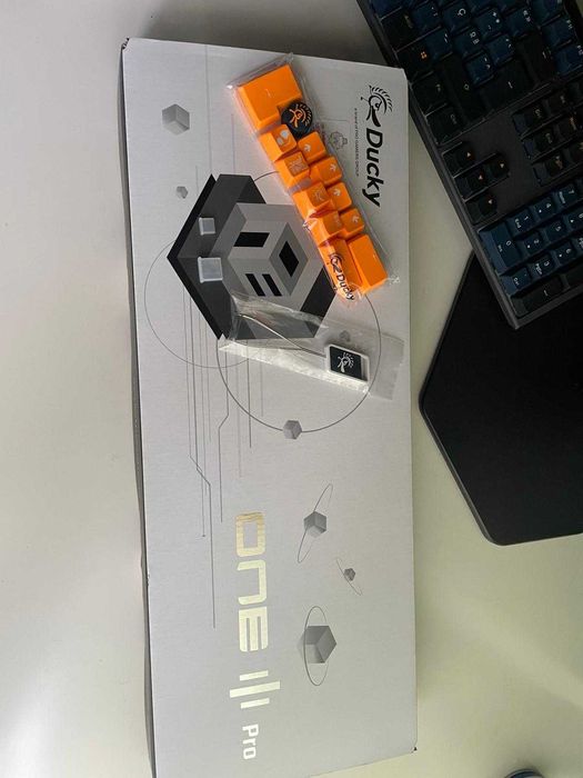 Teclado Mecânico Ducky ONE 3 Pro Nazca Line 100% RGB PT
